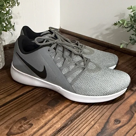 NWT Nike Gray Men’s Complete Trainer Black Accents size 11.5